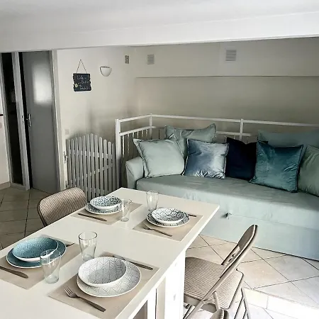 Cozy Near The With With Aircon شقة *