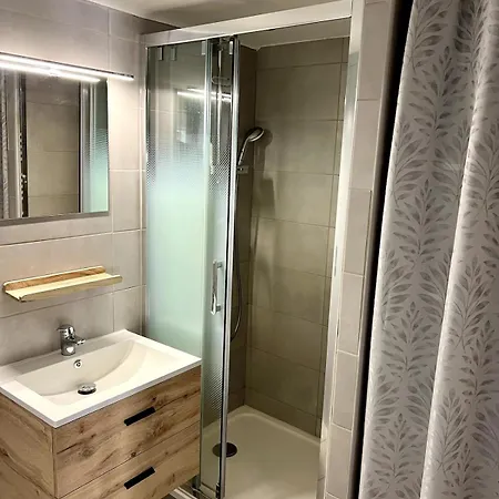 Cozy Near The With With Aircon شقة *