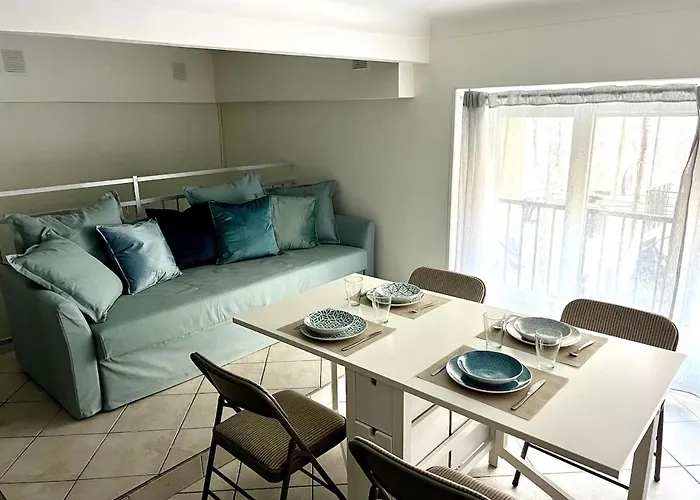 Cozy Near The With With Aircon شقة نيس