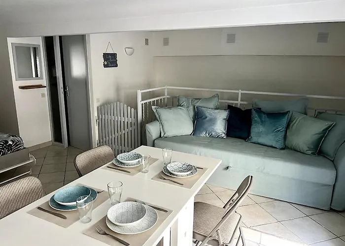 Cozy Near The With With Aircon شقة *