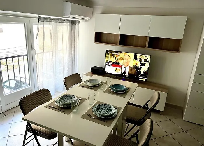 Cozy Near The With With Aircon * نيس